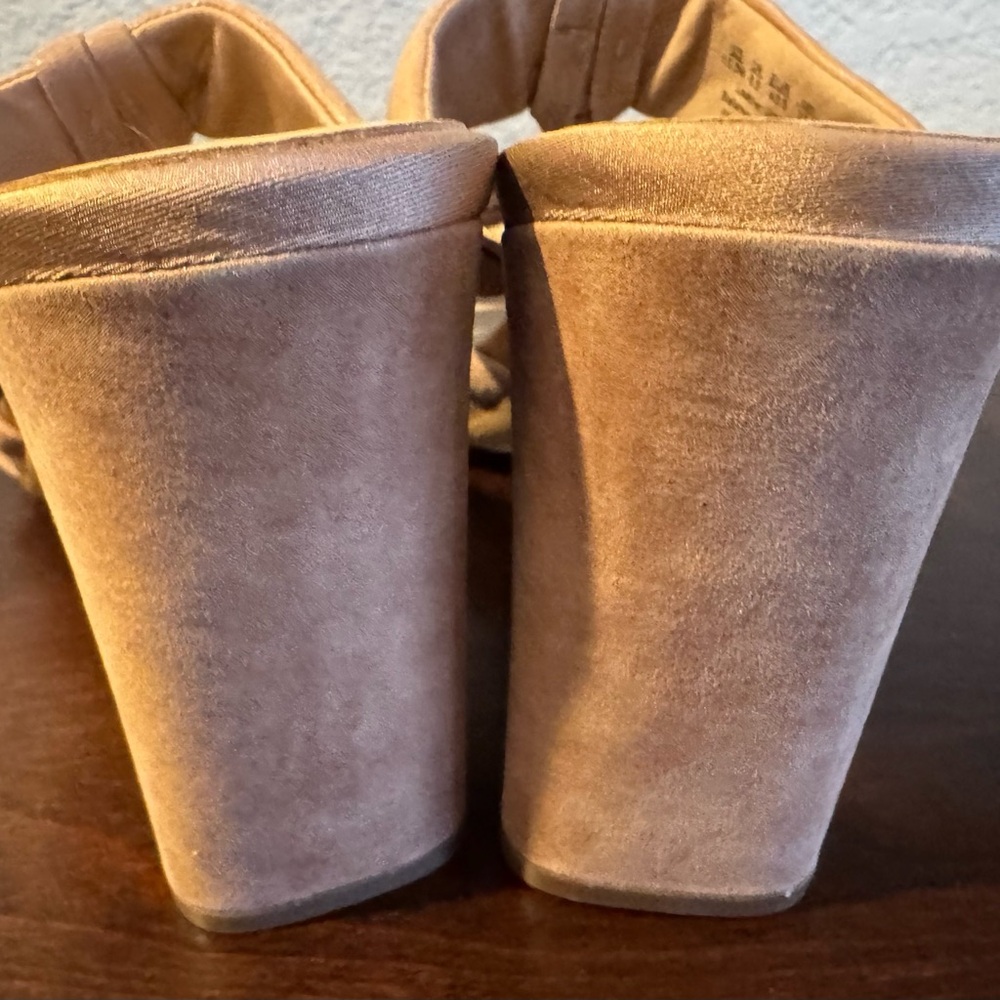 Naturalizer Women's Tan Sandals - Picture 3 of 5